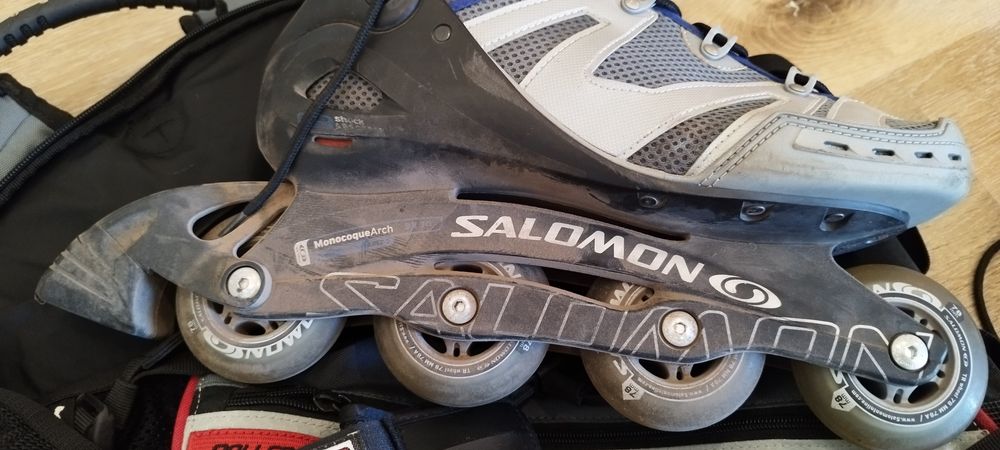 Dois pares de Patins