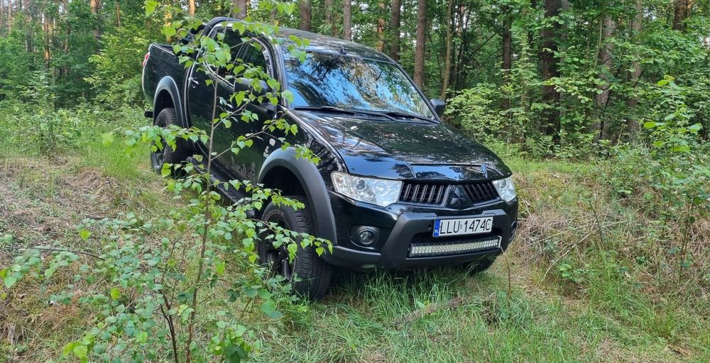 Mitsubishi L200 Mitsubishi L200 2.5 DI-D 200 KM 4x4 | Pickup | 2013