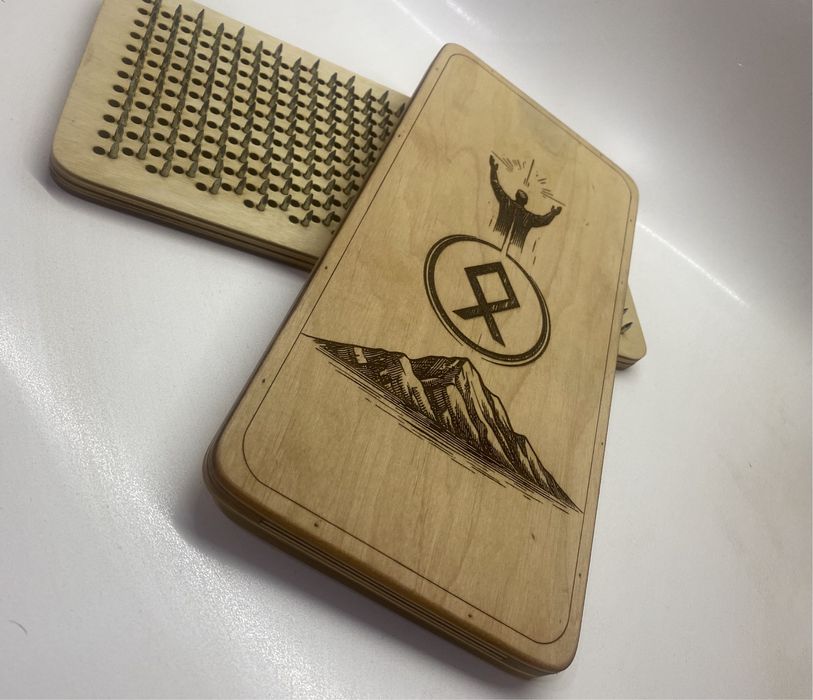 Доска садху. Доска с гвоздями. Доска для йоги