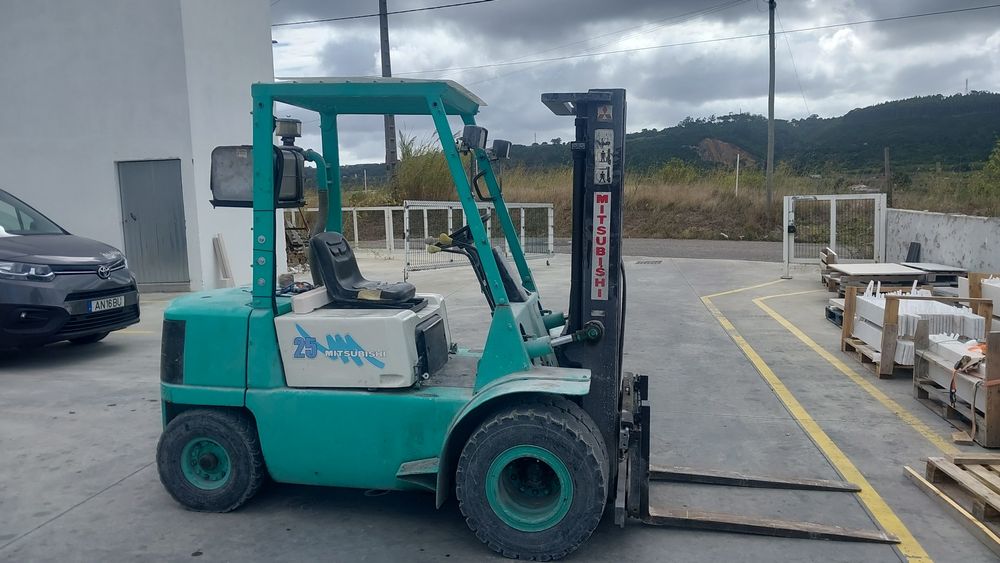 Empilhador mitsubich 2.5 t