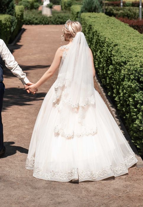 Весільна сукня - ручна вишивка