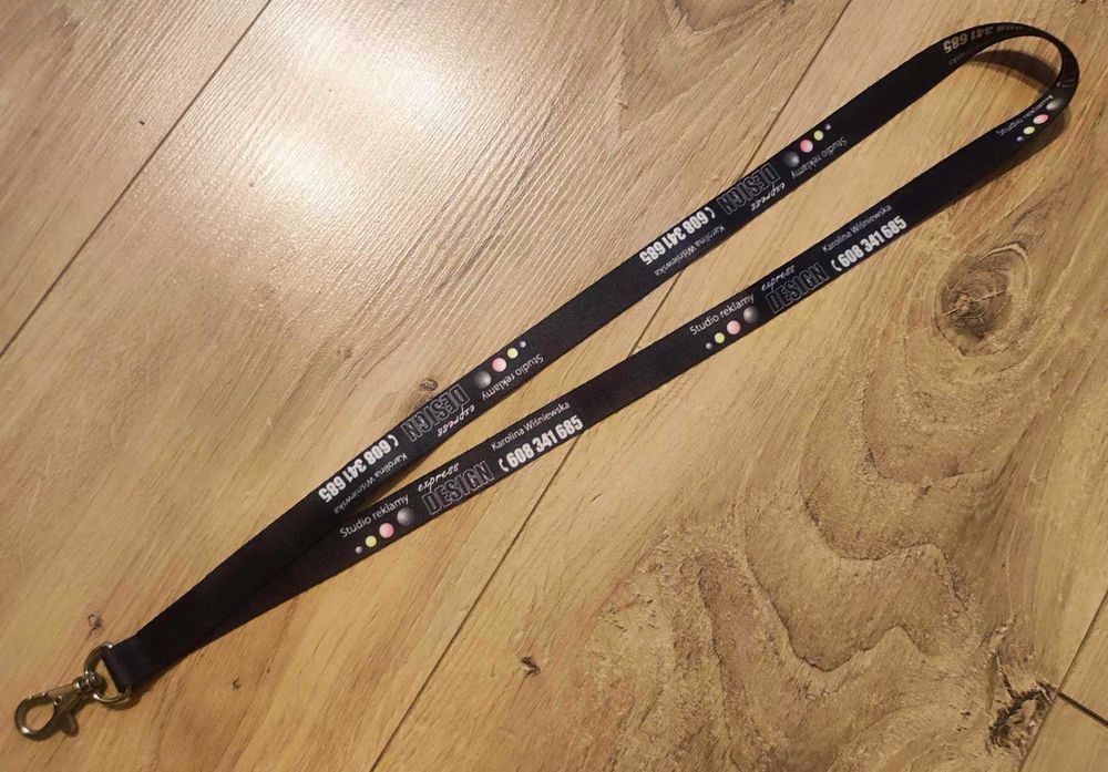 Smycz do kluczy lub identyfikatora czarna z nadrukiem