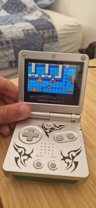 Pokémon Emerald / GameBoy Advanced SP
 Apenas faco negócios pessoalmente.

Preço ligeiramente negociável.