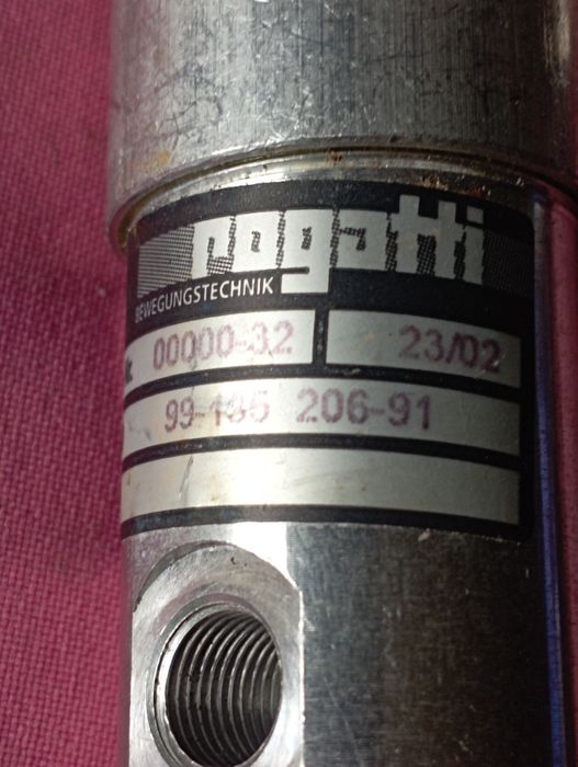 Пневматический целиндр