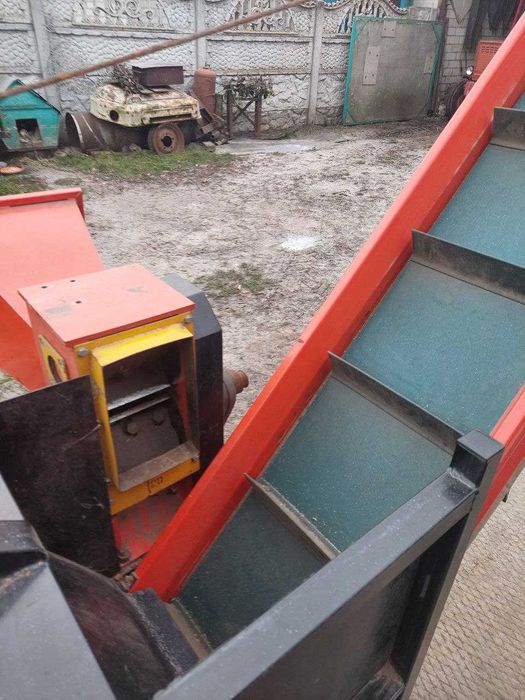 Подрiбнювач гiлок на трактор. Шкiв-120 з транспортером (+запаснi ножi)