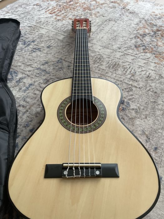 Guitarra Vevor com capa