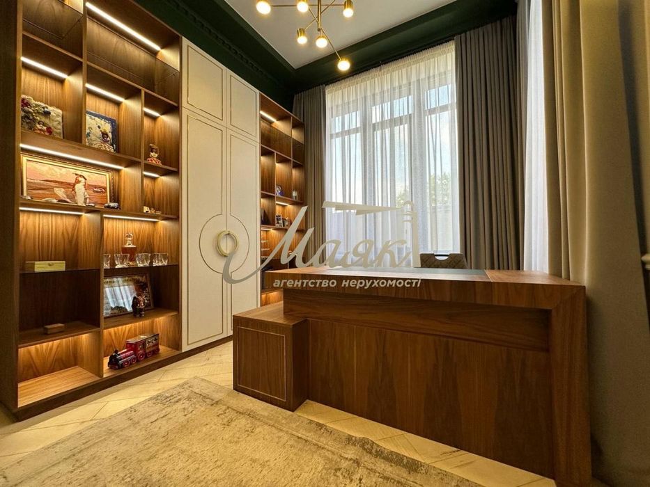 Крутий будинок з новим ремонтом в тихому місці.