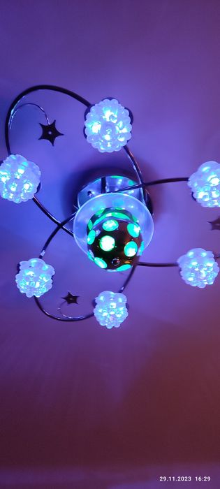 Продам люстру б/у..