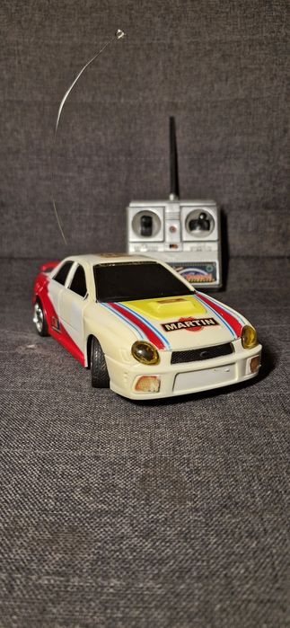 Машинка на радіокеруванні субару