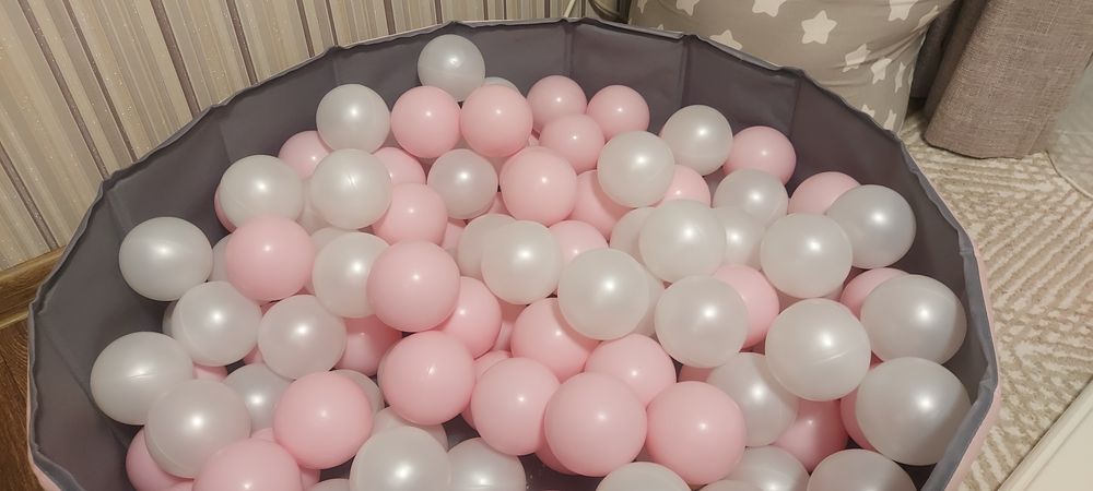 Сухий басейн з кульками