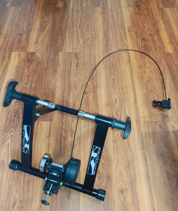 Rowerowy M-WAVE Trenażer magnetyczny Yoke 'N' Roll 10