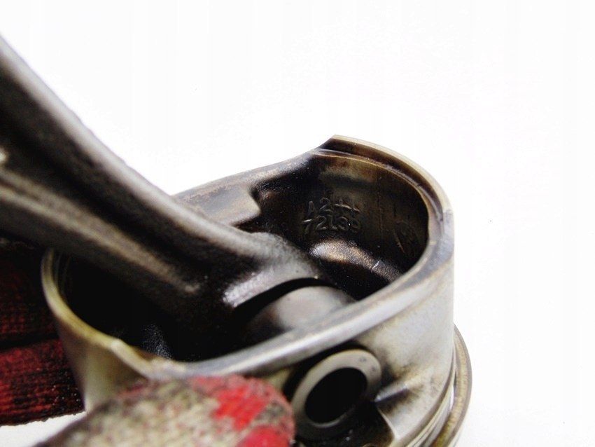 Tłok Korbowód 1.0 12V Corsa C Agila A 72L39 A2