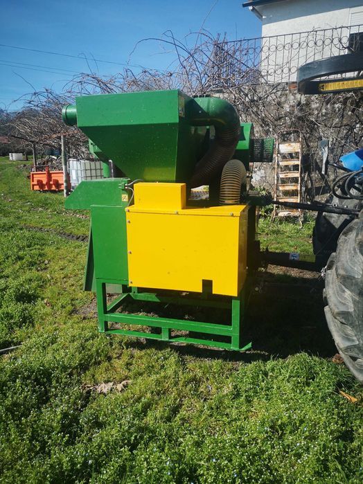 Vendo máquina de apanhar castanhas.