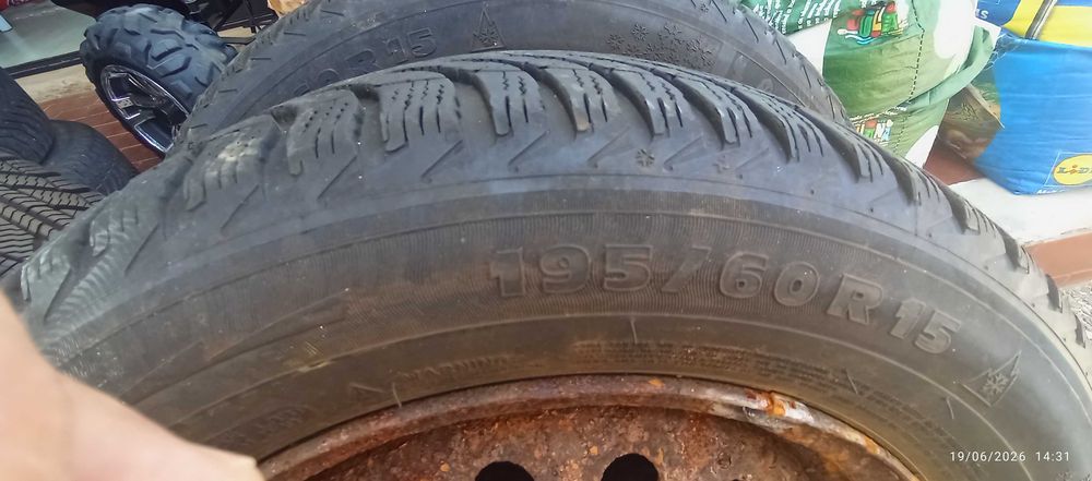 Pneus 195/60 R15/.        185/60 R15