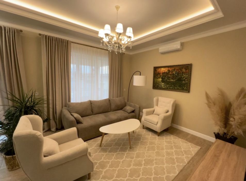 Дом в фонтанке 4 спальни.Первая аренда.море в 200м..Бассейн