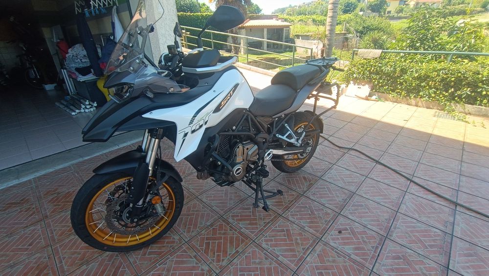 Mota QJ SRT 700X