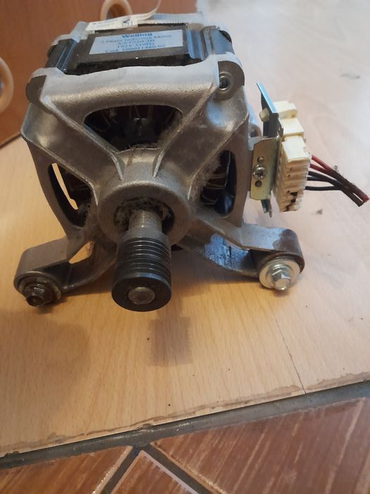 Sprzedam silnik do pralki Indesit.