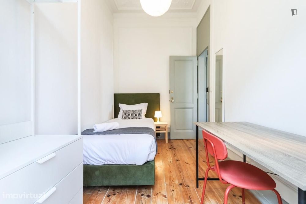 Quarto - localizado em Campo de Ourique Lisbon