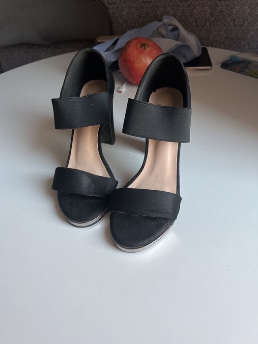 Босоніжки жіночі