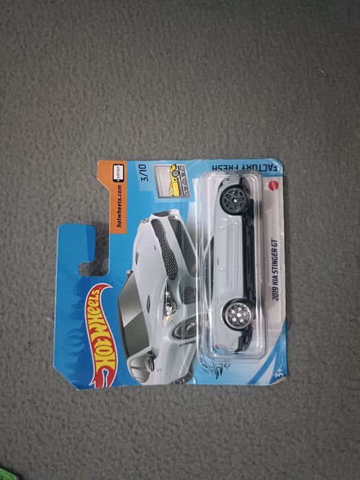 Hot Wheels em cartela