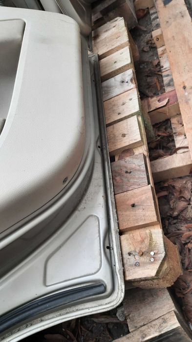 Lak. T0 drzwi prawe lub lewe Ford Mondeo mk3 kombi kompletne lak. TO