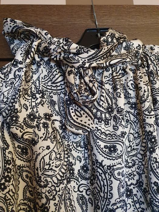 Bluzka elegancka z kokardą beżowo-czarna