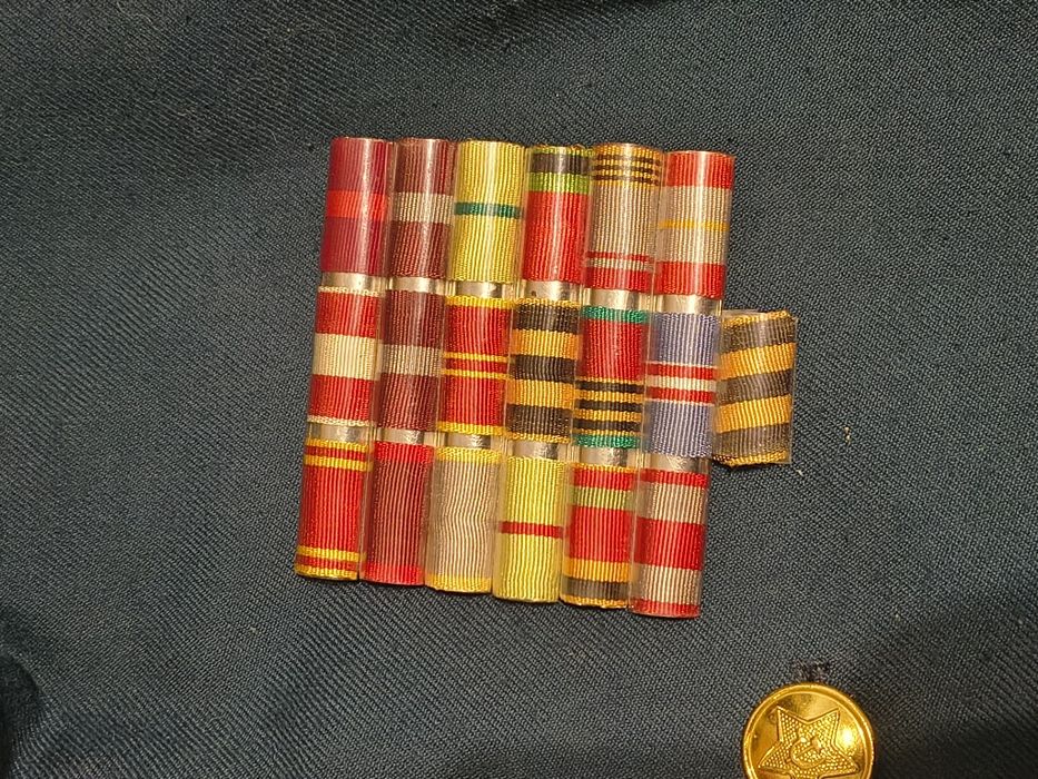 Китель с планочками.