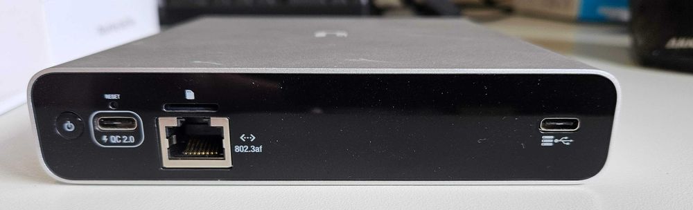 Ubiquiti UniFi Cloud Key Gen2 Plus (UCK-G2) — HDD 500 GB (com poucas horas de uso)