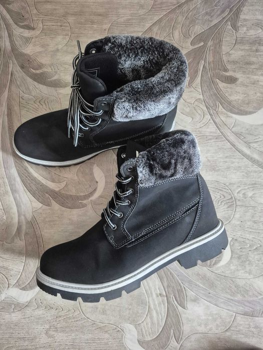 Женские осенние ботинки Vty