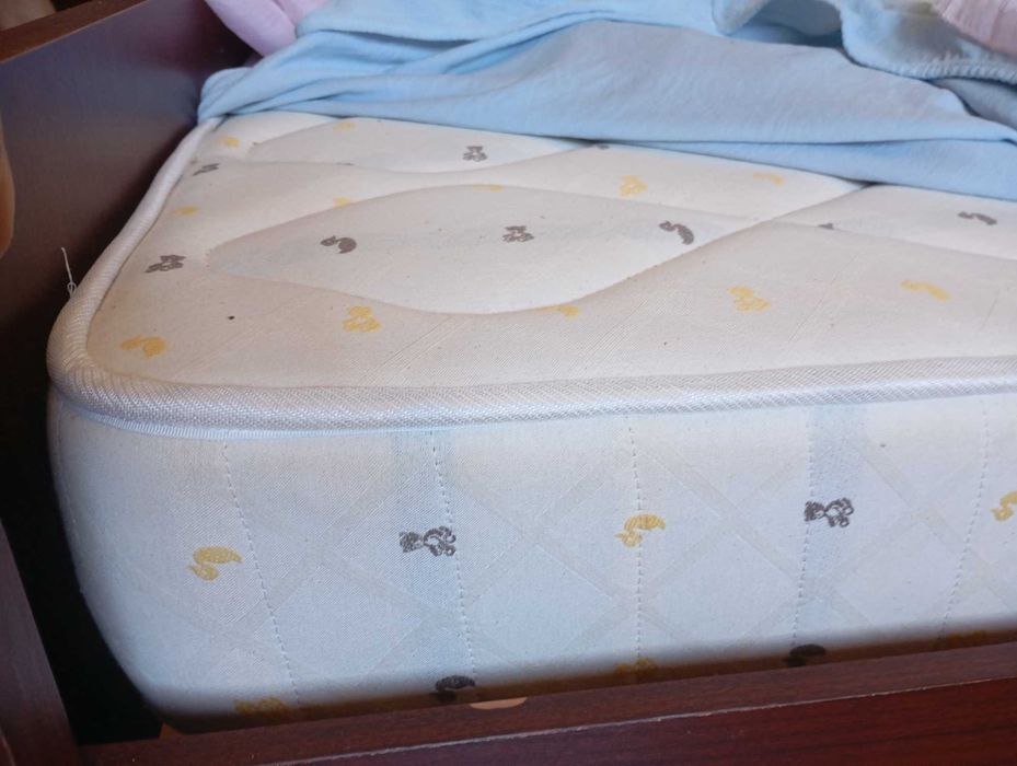 Quarto solteiro completo com colchão