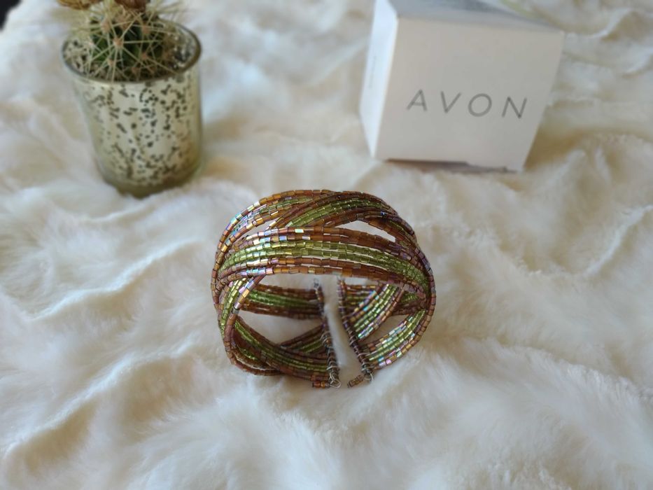 Pulseira com missangas, Nova