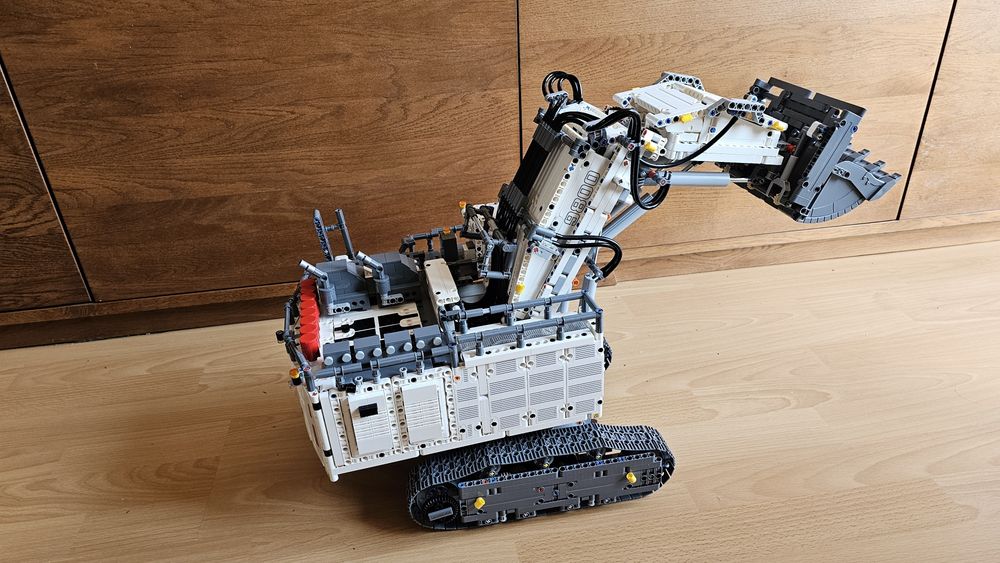 LEGO Technic 42100 Koparka Liebherr R 9800