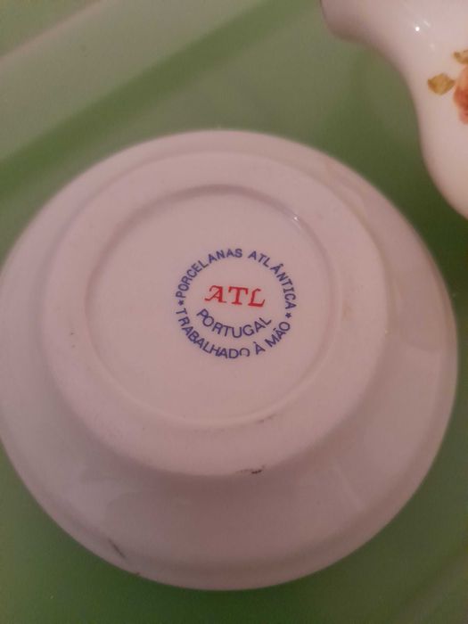 Conjunto Prato e Jarra, da Porcelanas Atlântica ATL