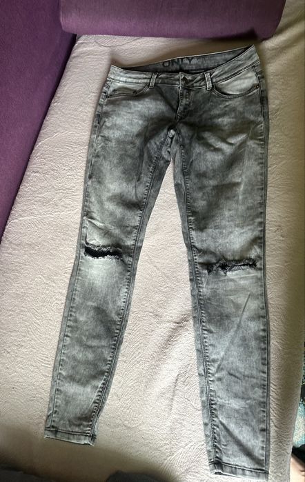 Джинсы скини42-44 р рваные