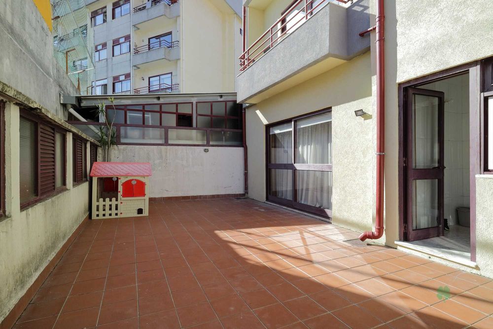 Apartamento T2 venda 260.000€ em Canelas - Vila Nova de Gaia com terraço e garagem fechada