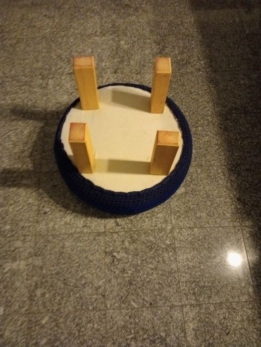 Banco inovador feito à mão