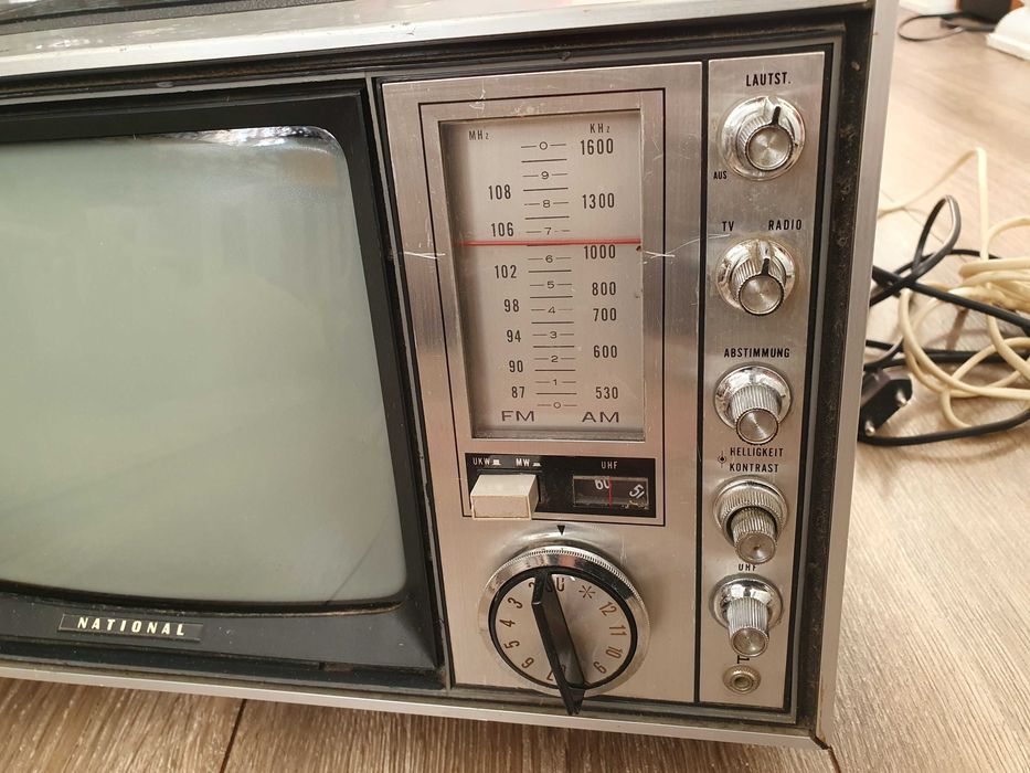 Stary zabytkowy telewizor z radiem National TR-339 EU (Panasonic)
