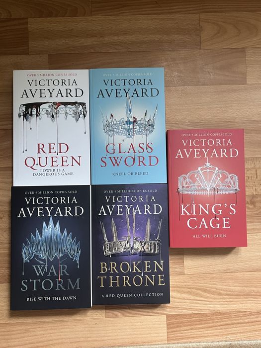 Red queen series by Victoria Aveyard англійською мовою