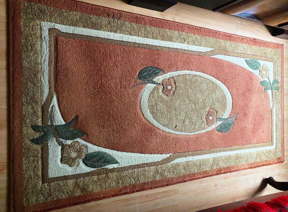 Piękny dywan 1m x 2m.