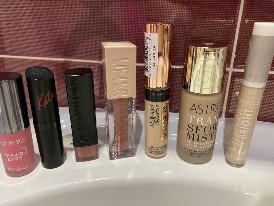 Guerlain KissKiss Bee Glow Lip Balm - Помада-бальзам для губ