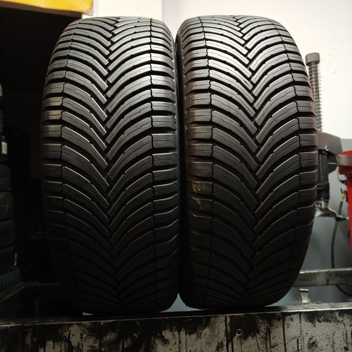 215/55/18 XL Sprzedam parę opon całorocznych Bridgestone