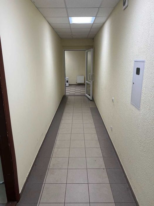 Здається приміщення цокольного поверху по вул Олега Міхнюка