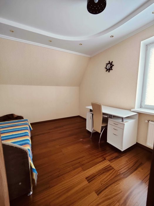 Продається домоволодіння з 2-ма будинками