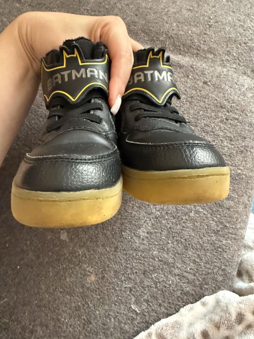 Круті черевики на хлопчика з бетменом h&m 27 розмір з підсвіткою