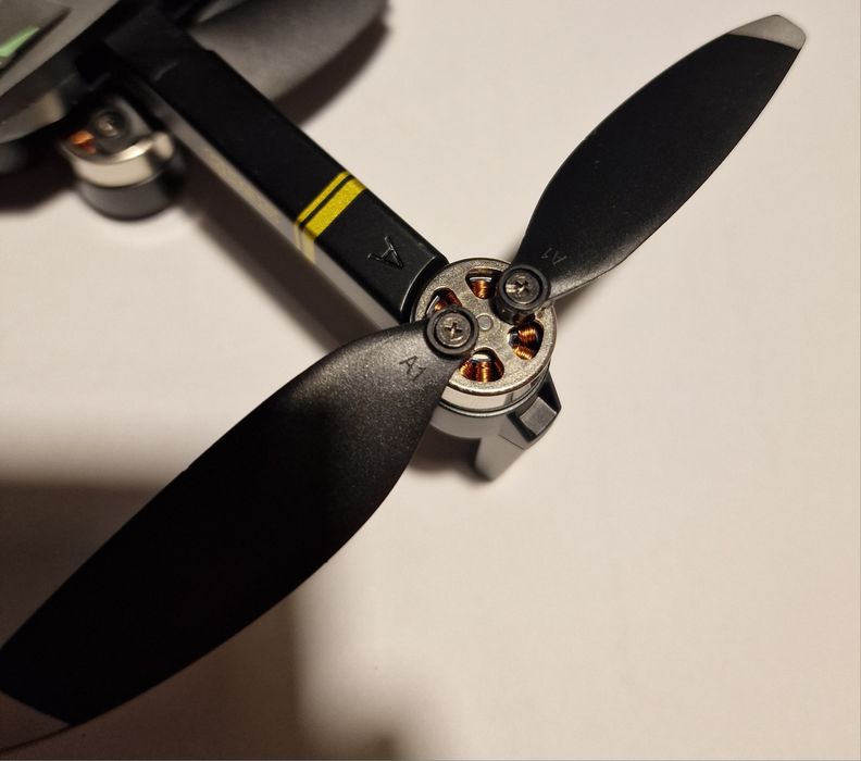 Drone câmera dupla. Motor brushless e sensor de obstáculos