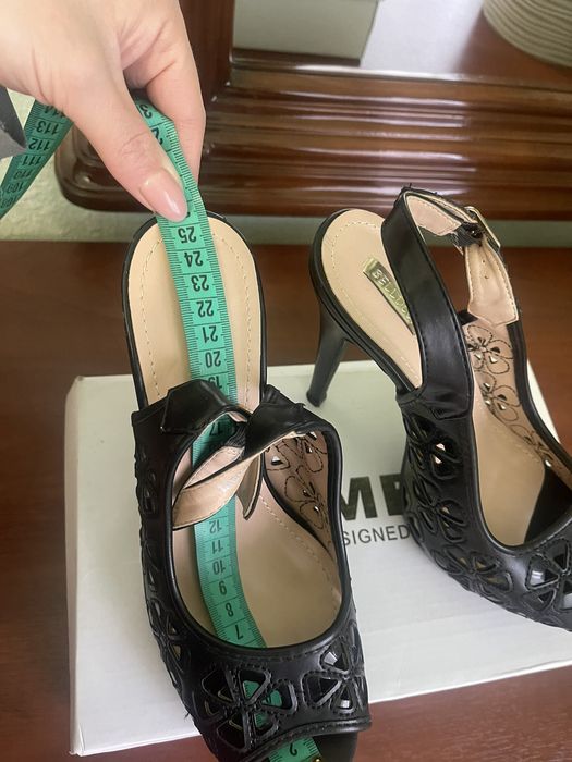 Босоніжки з екошкіри