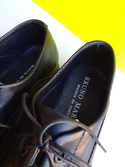 Чорні шкіряні туфлі