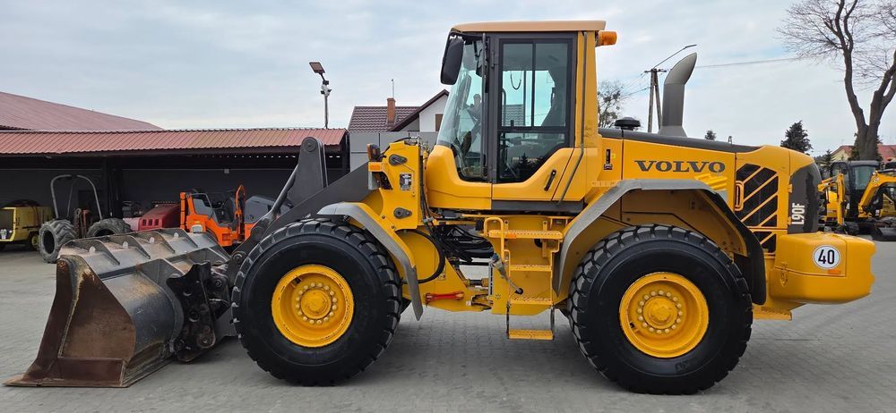 Volvo <<Volvo L90F, tylko 9400Mtg oryginał! Serwis Volvo Niemcy! Waga! sprowadzona>>  << Volvo L90F, tylko 9400Mtg oryginał! Serwis Volvo Niemcy! Waga! >>