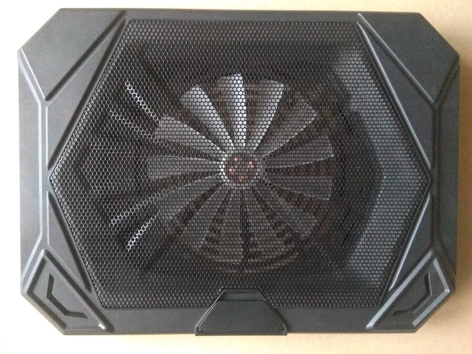 Охлаждающая подставка для ноутбука Surefire Bora X1 Gaming 17" Black