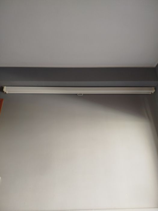 Tela de projeção manual grande,com 1.98 m de largura